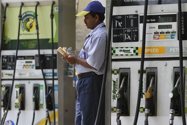 Petrol Prices May Finally Fall Below Rs.80/Ltr in Mumbai