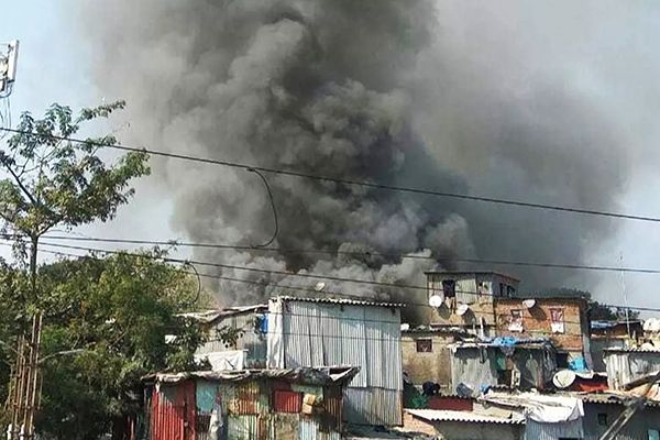 Fire Breaks Out at Slums Near Bandra Station