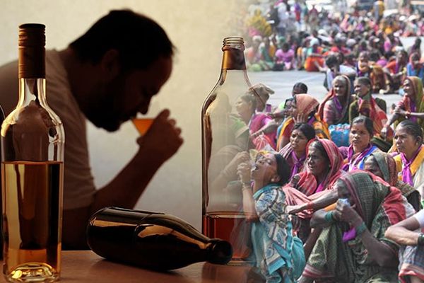 Women Demand liquor Ban in Karnataka