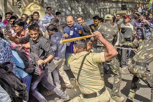 Police Lathi Charge Deaf Protesters in Pune
