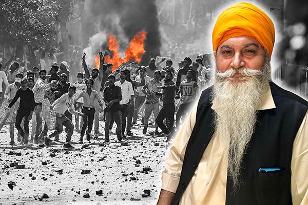 Sikh Man Helps Protect Muslims in Delhi