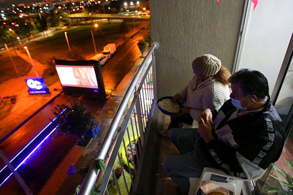Spain Hosts ‘Balcony Cinema’ During Lockdown