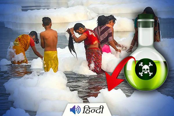 Chhath Puja: Devotee Take a Dip in Yamuna’s Toxic Foam