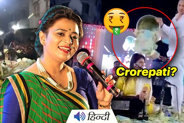 Gujarati Singer Showered with Cash