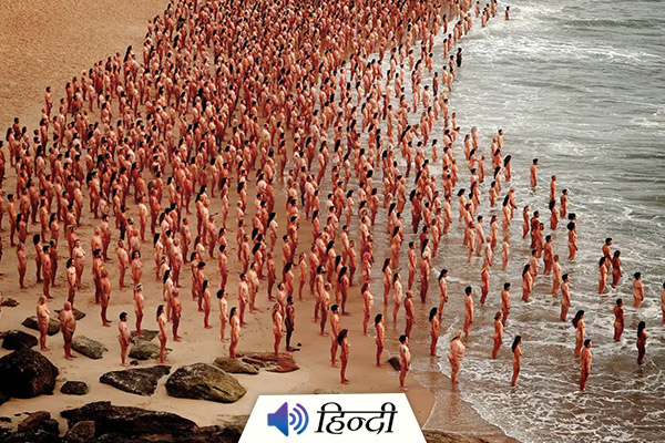 Australia: 2500 People Pose Naked For Cancer Awareness